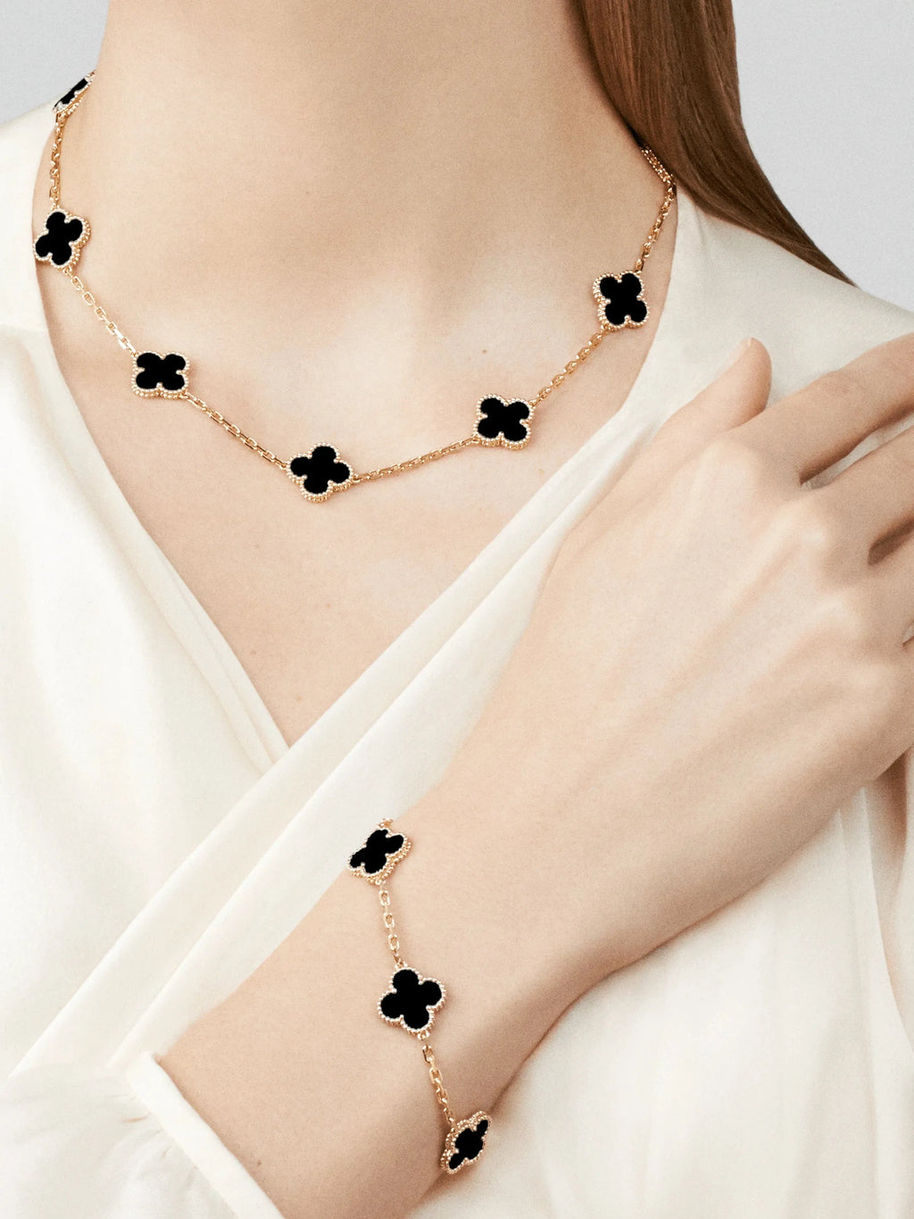 Vintage Clover Leaf Necklace W629752
