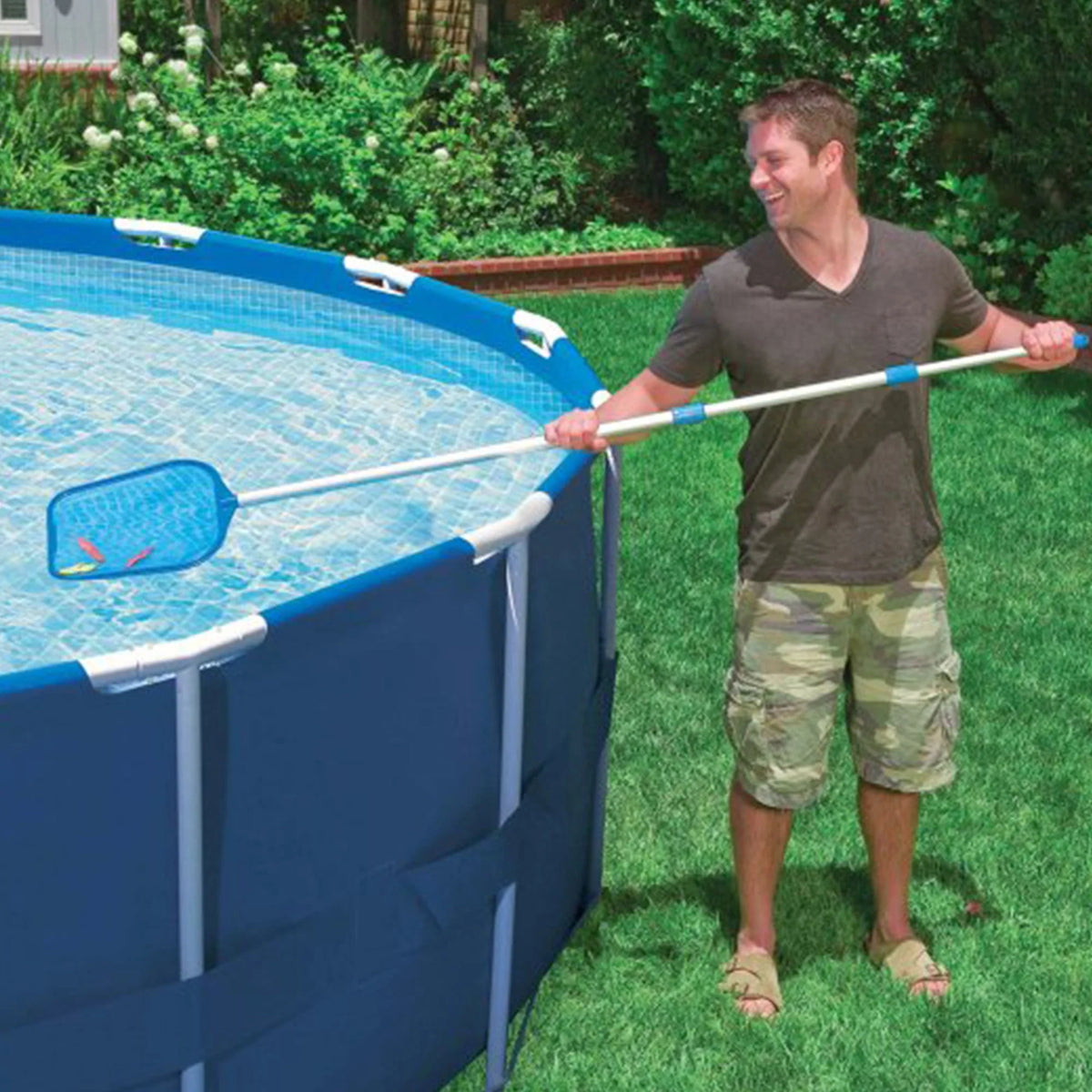 12' x 2.5' Round Pool with Filter Pump and Cleaning Kit L75968