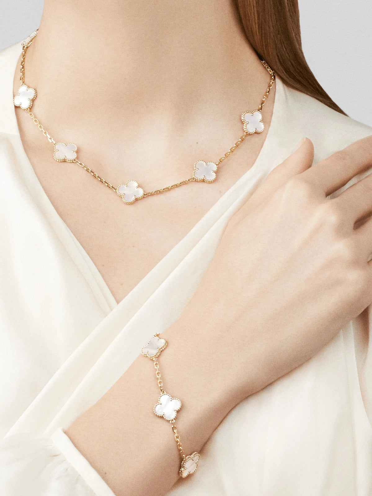 Vintage Clover Leaf Necklace W629752