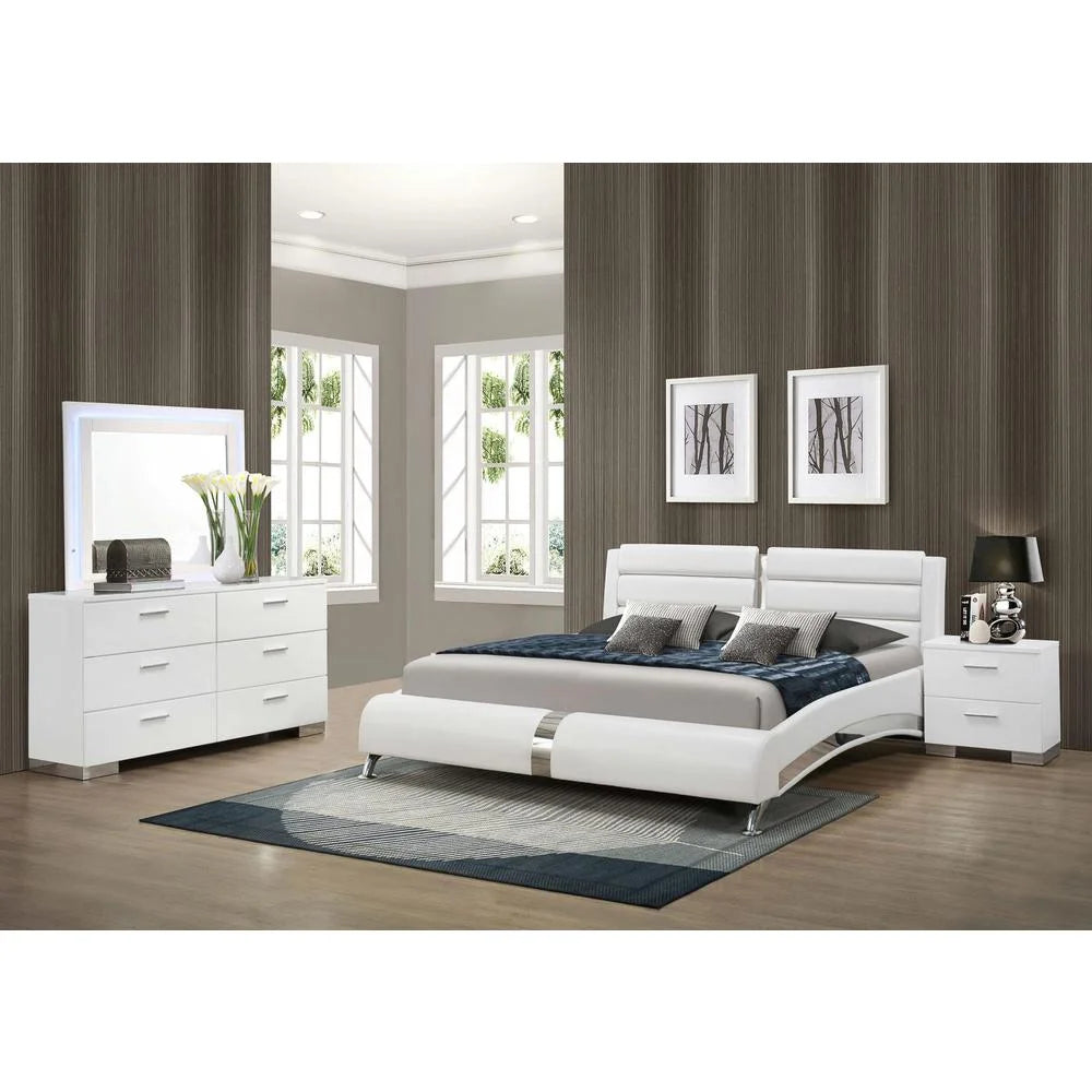 White 4-Piece Faux Leather California King Bedroom Set U25233
