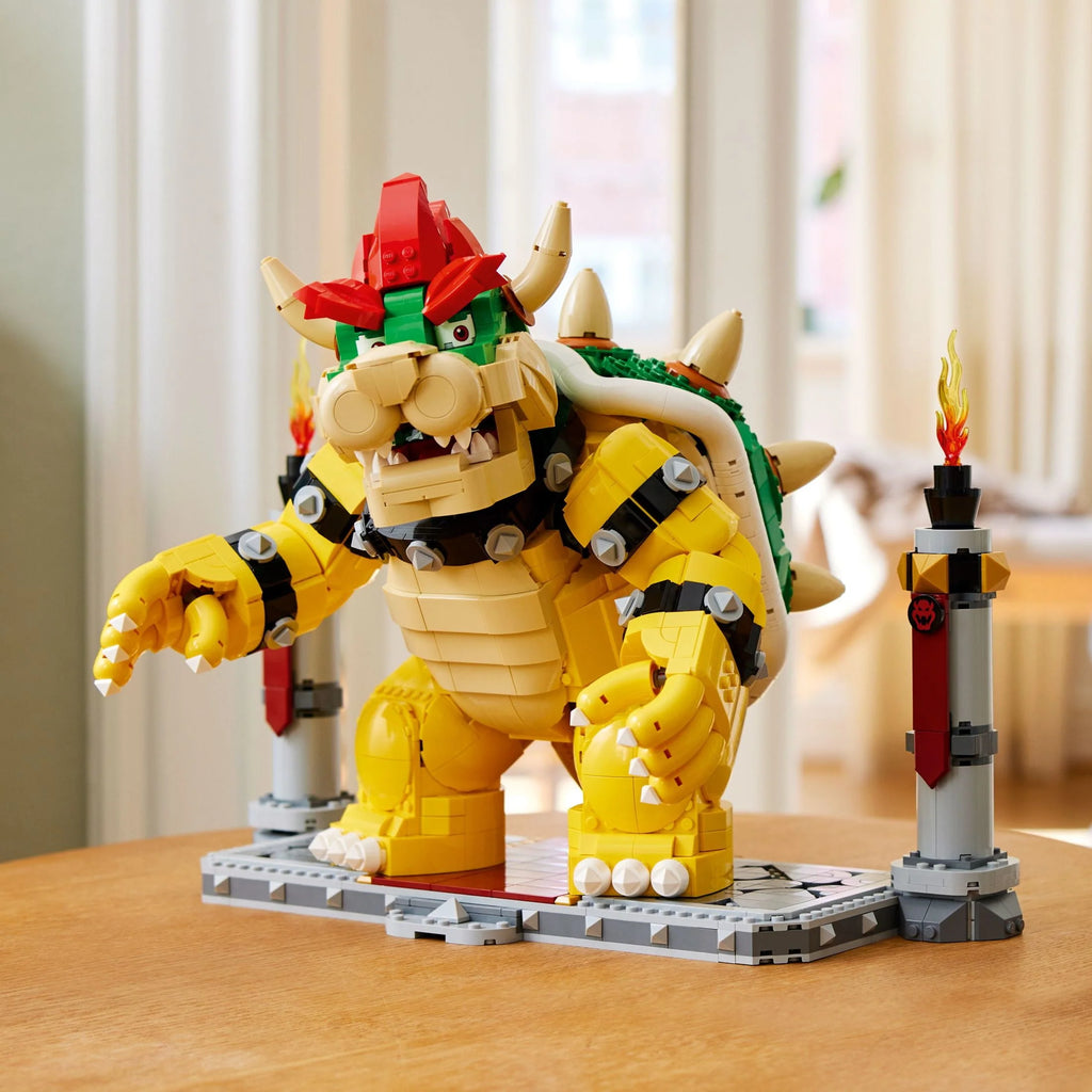 Posable Collectible Figure with Battle Platform T324616