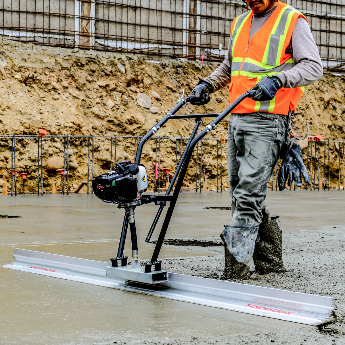 37.7cc Gas Concrete Power Screed with 10ft Aluminum Board Q31184