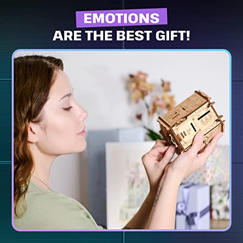 Pyramid Puzzle Box D303930