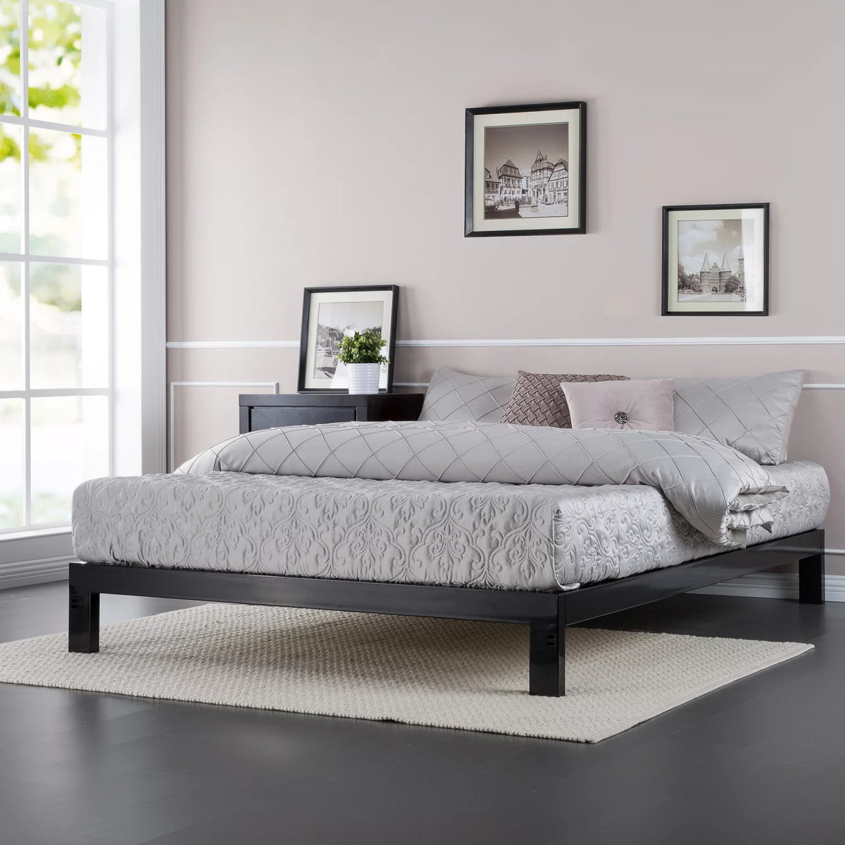 Queen Black Metal Platform Bed Frame J52408