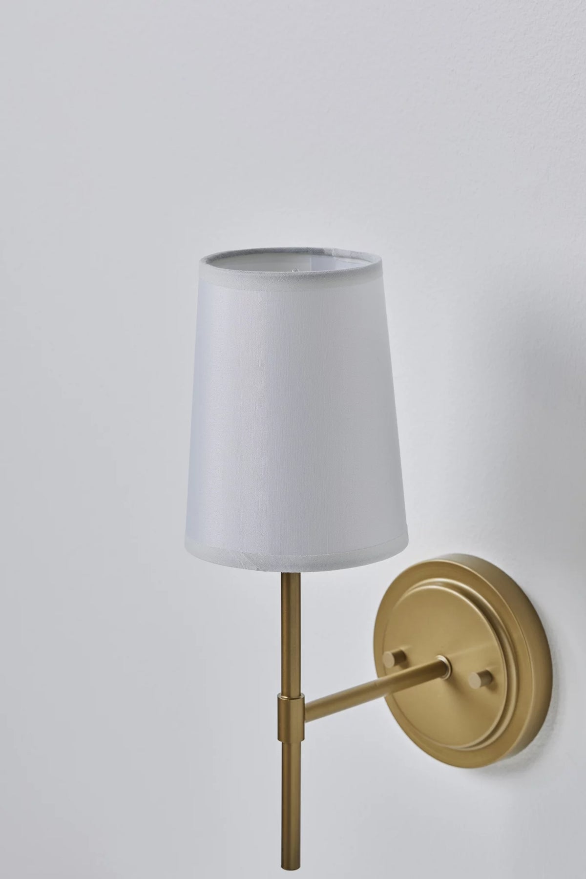 1 Light Burnished Brass Wall Sconce with White Fabric Shade N789