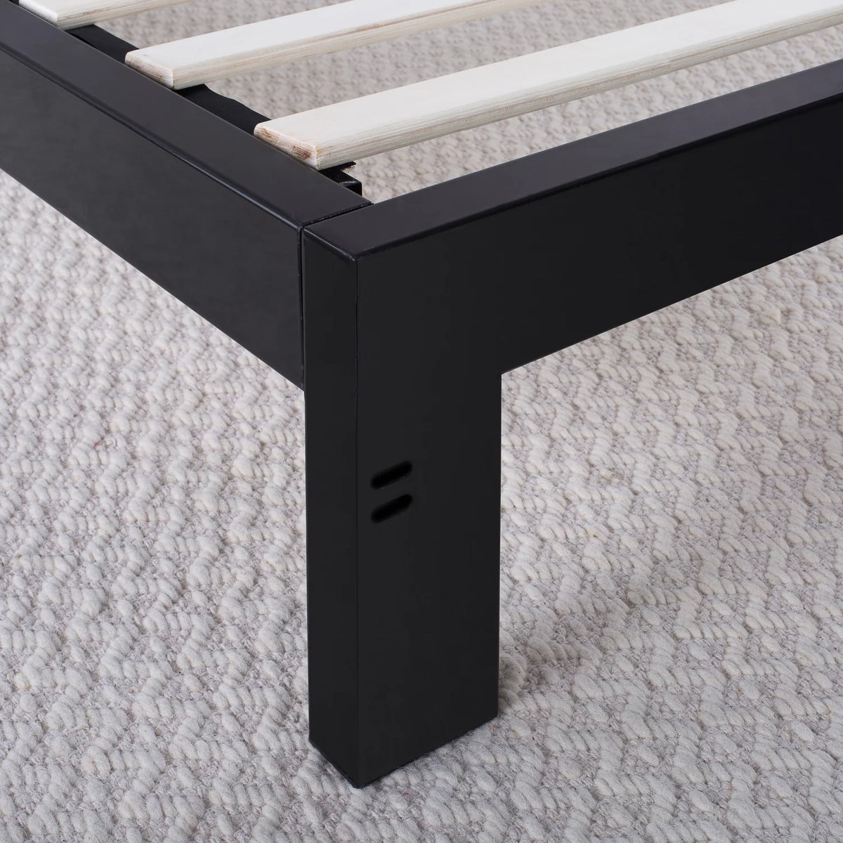 Queen Black Metal Platform Bed Frame J52408