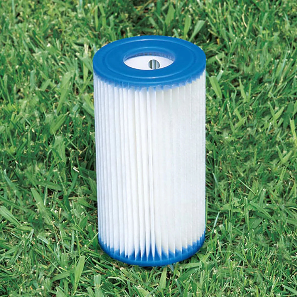 12' x 2.5' Round Pool with Filter Pump and Cleaning Kit L75968
